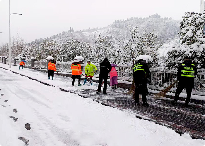 除雪(xuě)排澇清障 保障市民(mín)出行安(ān)全