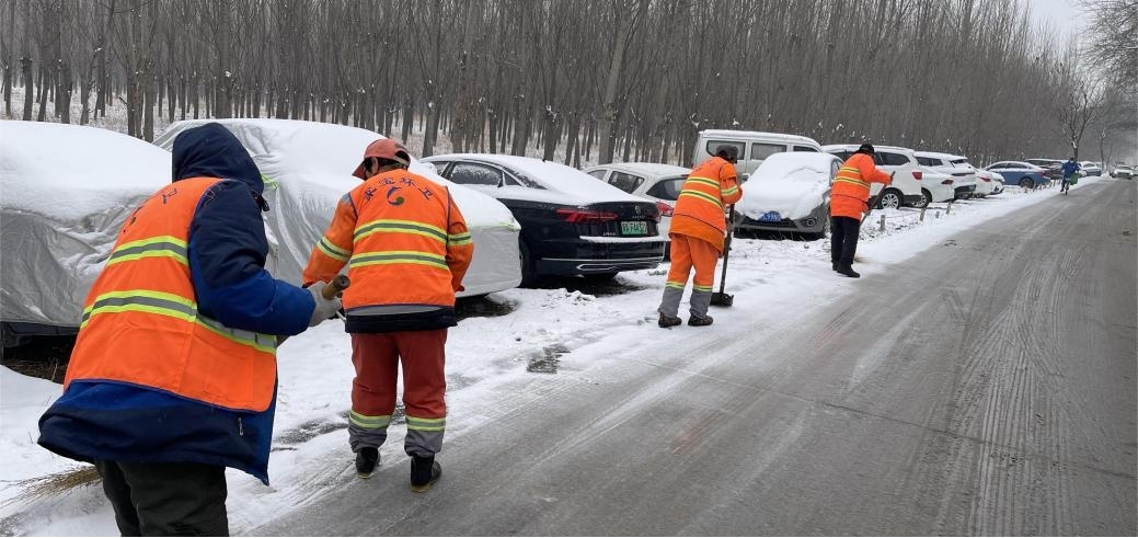 家寶園林：全力清雪(xuě)除冰 保障市民(mín)出行安(ān)全