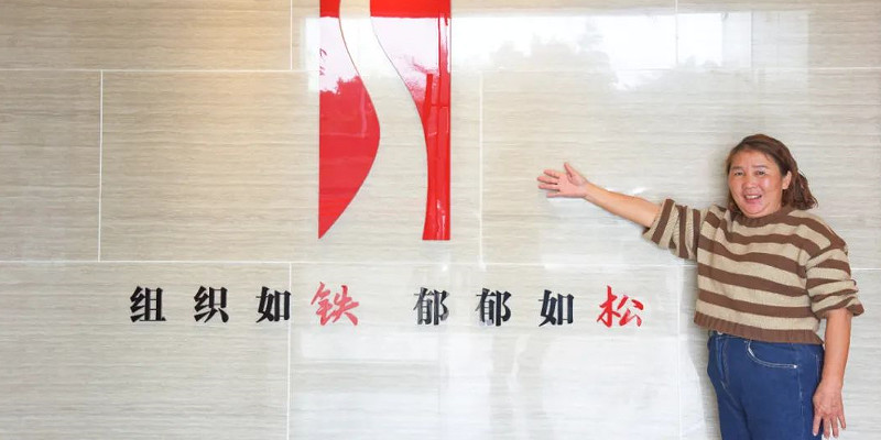 南方日報 | 營造崇尚勞動良好氛圍 為(wèi)“全國(guó)五一勞動獎章”獲得者何擁萍辦(bàn)理(lǐ)東莞市優才卡